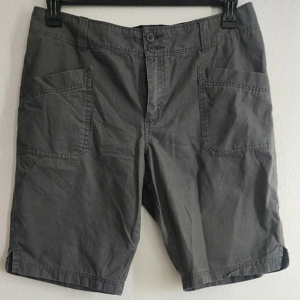 Columbia Bermuda Shorts Mens Zip Close Pockets Gray Sz 10/11
